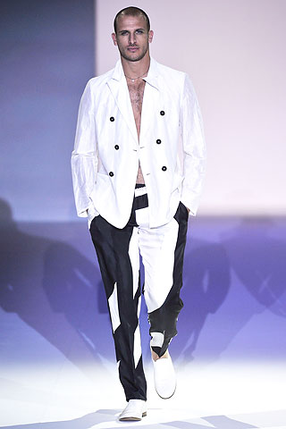 Giorgio Armani / - 2011